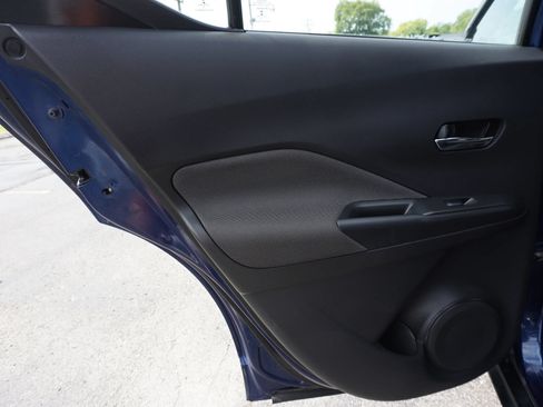 Used 2019 Nissan Kicks SV FWD image 18