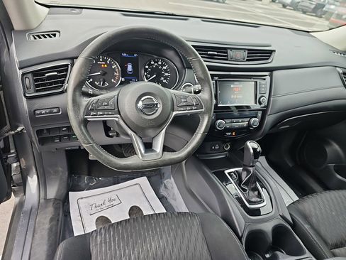 Used 2018 Nissan Rogue SV AWD/4WD image 18