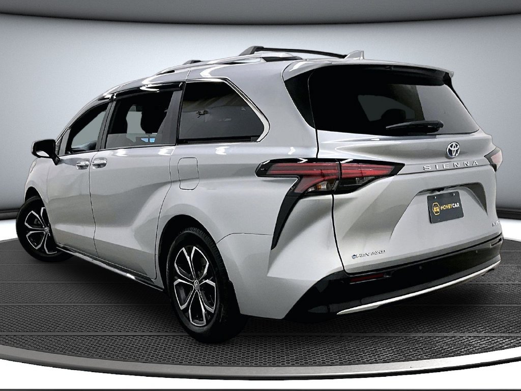 Used 2025 Toyota Sienna Platinum AWD/4WD image 4