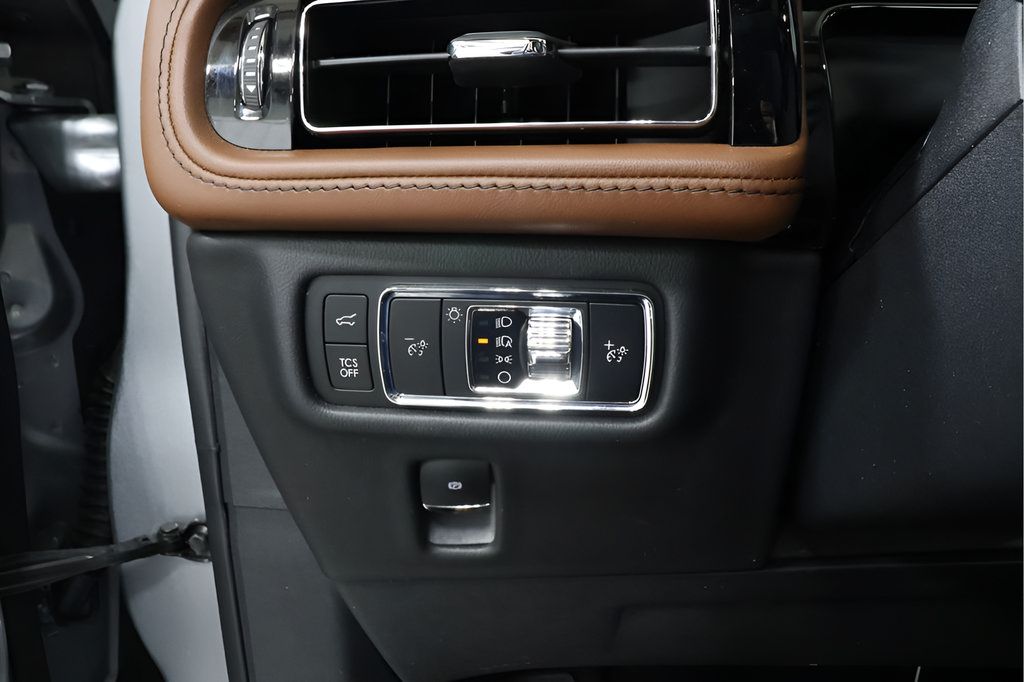 Used 2023 Lincoln Nautilus Reserve AWD/4WD image 18