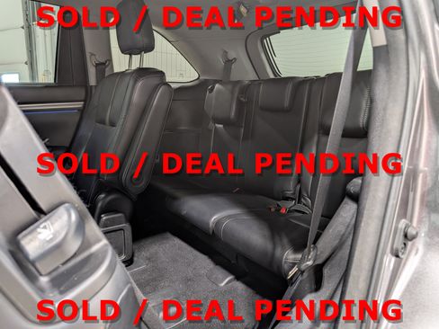 Used 2018 Toyota Highlander SE image 16