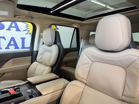 Used 2023 Lincoln Navigator Reserve image 9