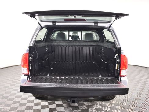 Used 2017 Toyota Tacoma SR image 10