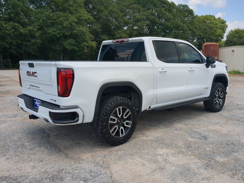 Used 2024 GMC Sierra 1500 AT4 w/ Technology Package AWD/4WD image 3