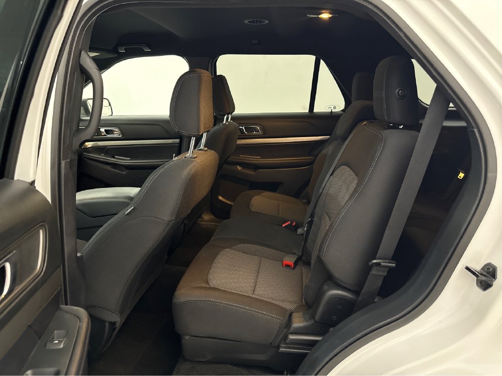 Used 2018 Ford Explorer XLT FWD image 18
