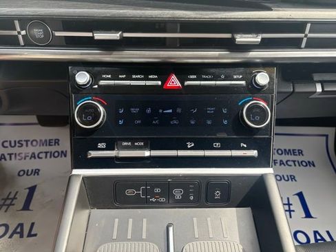 Used 2025 Hyundai Santa Fe Limited FWD image 20