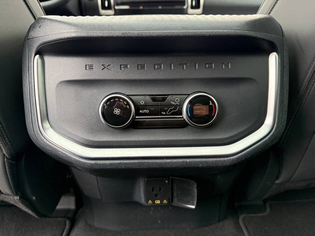 Used 2025 Ford Expedition Active AWD/4WD image 48