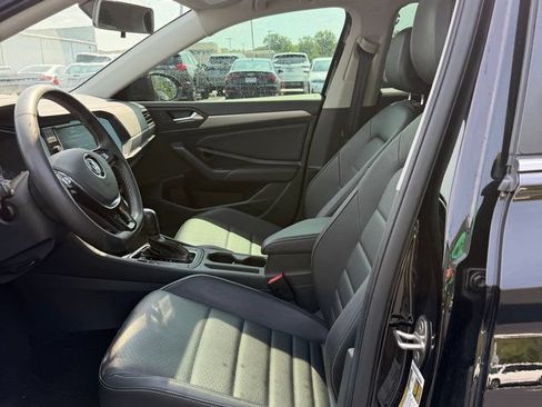 Used 2021 Volkswagen Jetta SE w/ SE Cold Weather Package FWD image 12