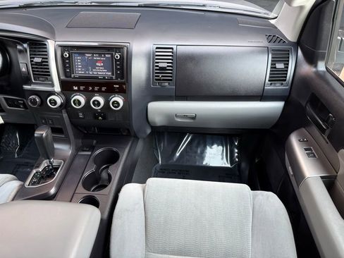 Used 2019 Toyota Sequoia SR5 AWD/4WD image 20