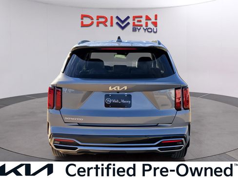 Used 2023 Kia Sorento S image 4
