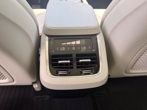 Used 2022 Volvo XC90 T5 Momentum w/ Protection Package Premier FWD image 13
