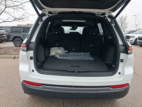 New 2026 Jeep Grand Cherokee Limited image 12