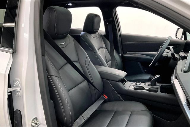 Used 2025 Cadillac XT4 Premium Luxury w/ LPO, Floor Liner Package AWD/4WD image 8