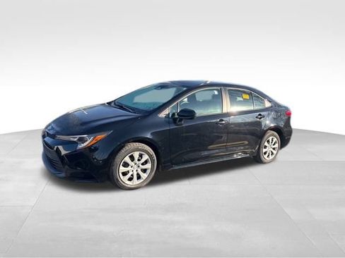 Used 2024 Toyota Corolla LE image 2