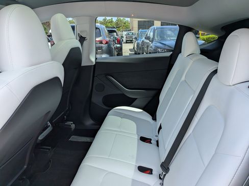 Used 2024 Tesla Model Y Long Range AWD/4WD image 15