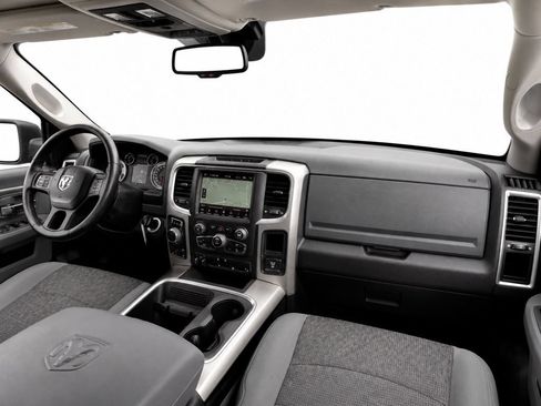 Used 2018 RAM 1500 SLT AWD/4WD image 22