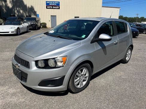 Used 2014 Chevrolet Sonic LT w/ Fun and Sun Package FWD image 2