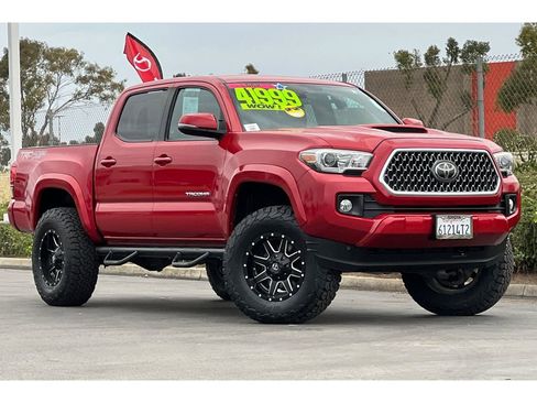 Used 2019 Toyota Tacoma TRD Sport w/ Technology Package AWD/4WD image 2