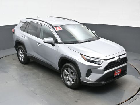 Used 2024 Toyota RAV4 XLE FWD image 34