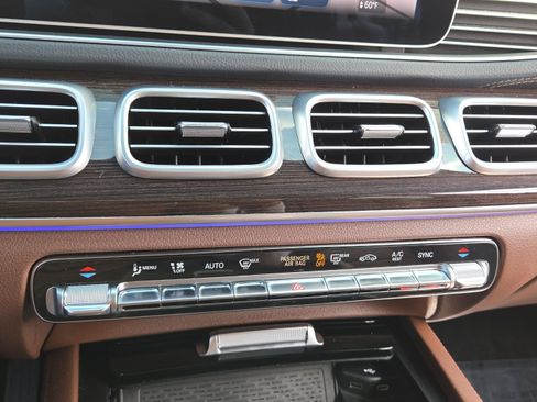 Certified 2024 Mercedes-Benz GLS 450 4MATIC image 32