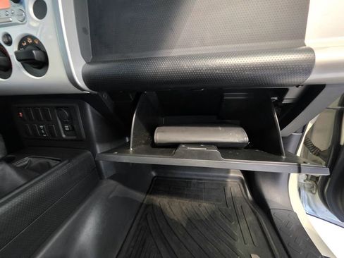 Used 2014 Toyota FJ Cruiser 4WD w/ Convenience Package image 37