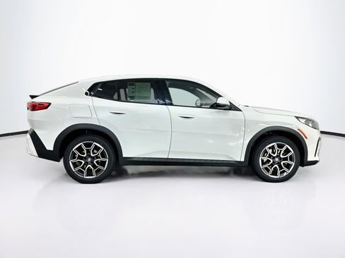 Used 2025 BMW X2 xDrive28i AWD/4WD image 10