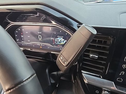 Used 2025 GMC Sierra 3500 SLT w/ X31 Off-Road Package image 18