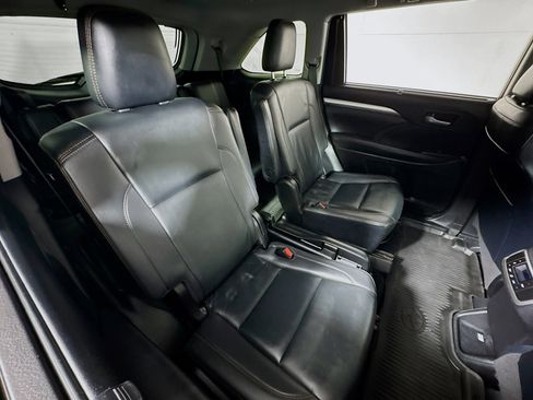 Used 2019 Toyota Highlander XLE AWD/4WD image 26