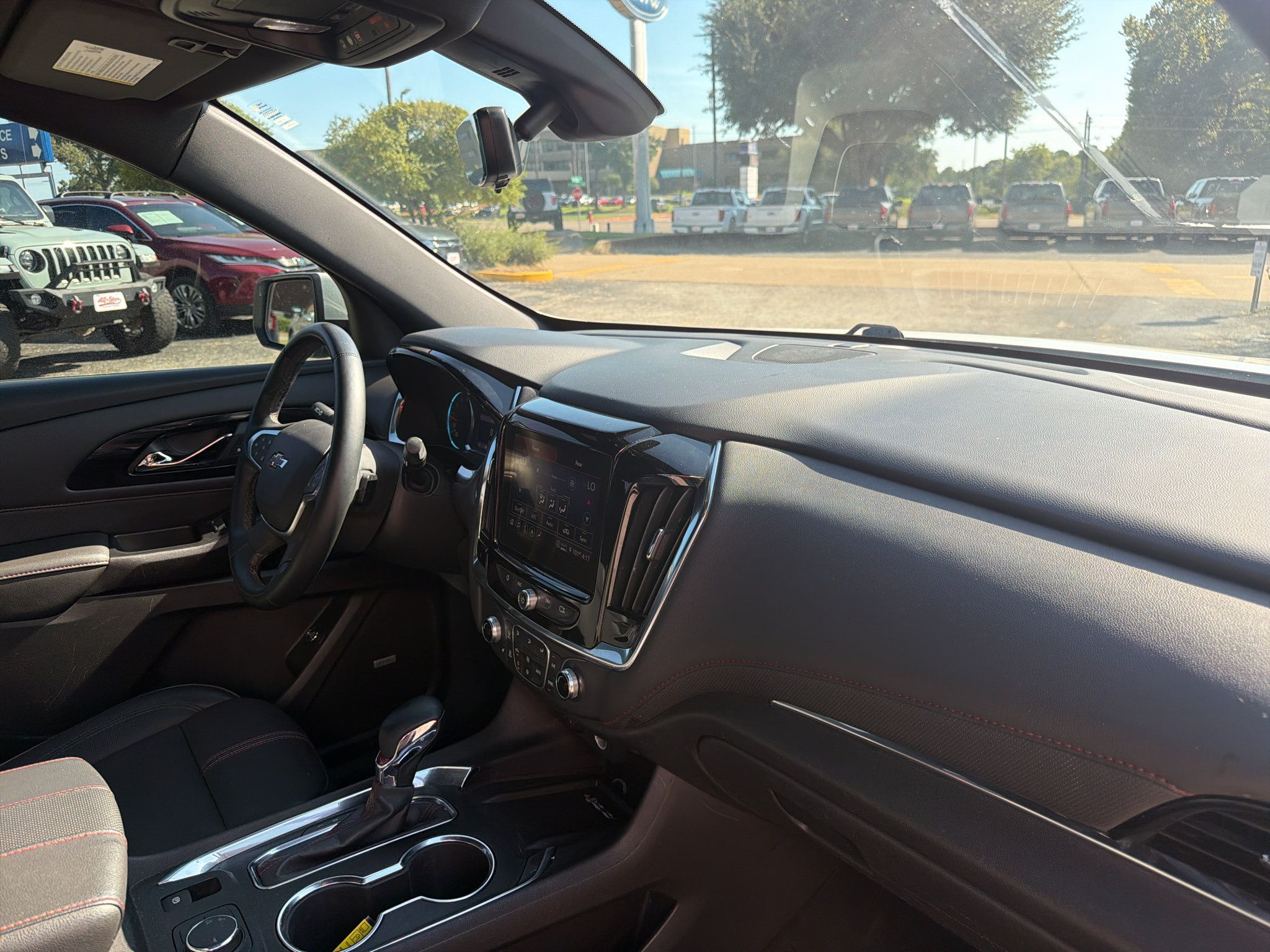 Used 2023 Chevrolet Traverse RS FWD image 13