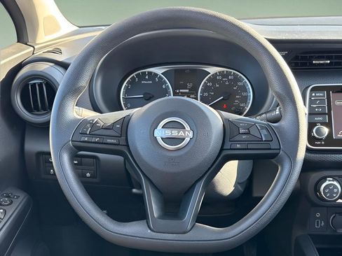 Certified 2025 Nissan Kicks Play S image 10