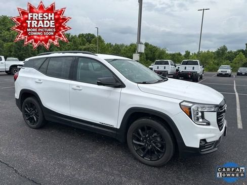 Used 2023 GMC Terrain SLT w/ Infotainment Package II AWD/4WD image 3