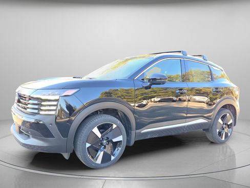 New 2026 Nissan Kicks SR FWD image 2