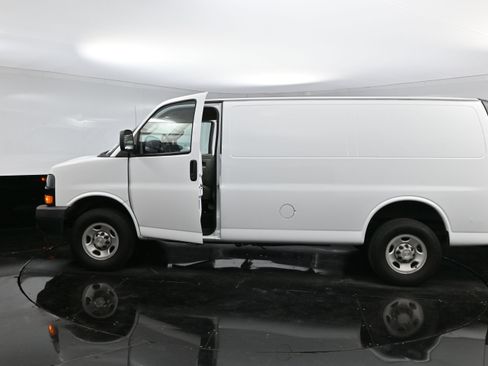 Used 2022 Chevrolet Express 2500 w/ Driver Convenience Package image 35