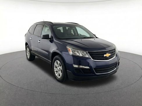 Used 2016 Chevrolet Traverse LS FWD image 2