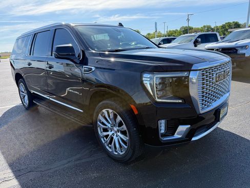 Used 2022 GMC Yukon XL Denali AWD/4WD image 7