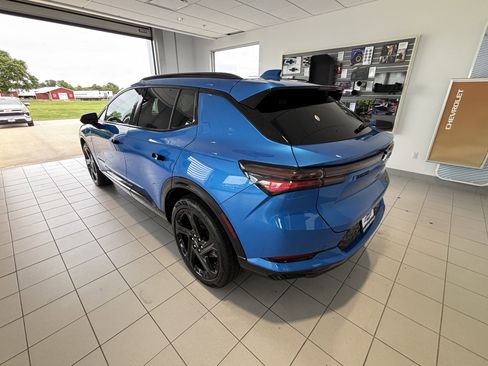 Used 2025 Chevrolet Equinox EV RS FWD image 3