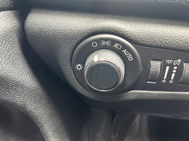 Used 2015 Chrysler 200 Limited w/ Convenience Group FWD image 19