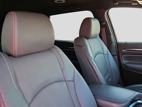 Used 2024 Buick Enclave Premium image 17