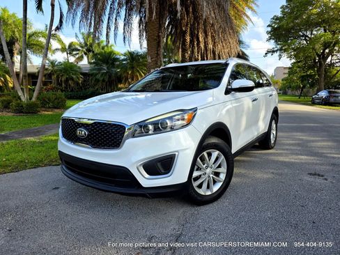 Used 2017 Kia Sorento FWD image 2