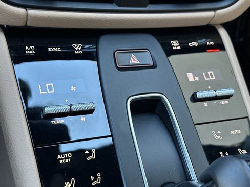 Certified 2025 Porsche Macan image 23