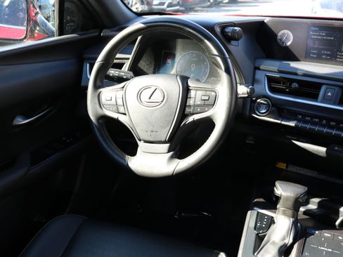 Used 2022 Lexus UX 200 image 22