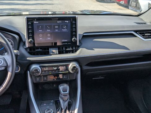 Used 2022 Toyota RAV4 SE image 18