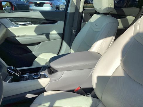 Used 2020 Cadillac XT6 Premium Luxury image 12