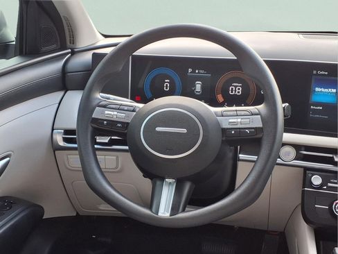 Used 2025 Hyundai Tucson SE FWD image 11