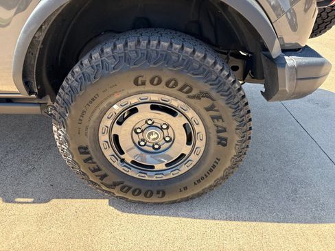 Used 2025 Ford Bronco Badlands AWD/4WD image 9