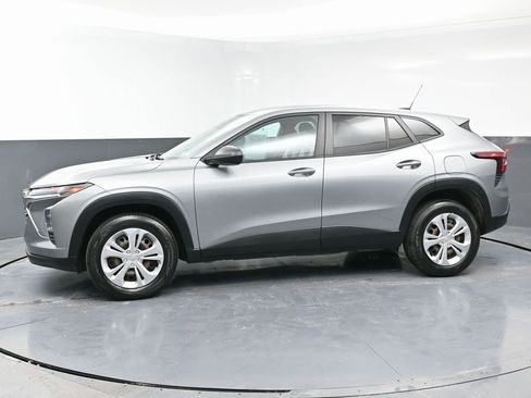 Used 2024 Chevrolet Trax LS w/ Driver Confidence Package image 6