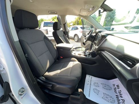 Used 2019 Chevrolet Traverse LS AWD/4WD image 19