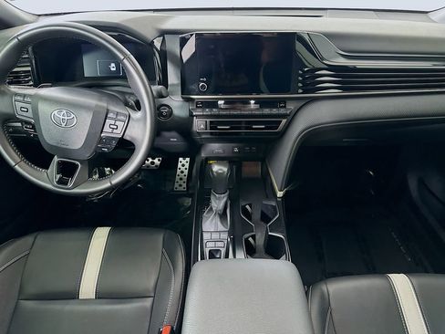 Used 2025 Toyota Camry SE image 18