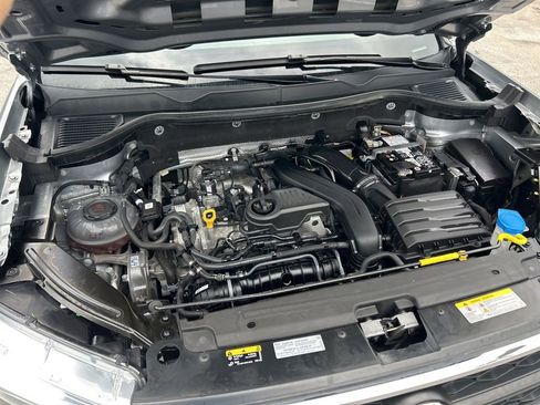 Used 2024 Volkswagen Taos SE image 16