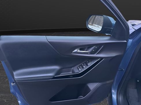 Used 2025 Chevrolet Equinox LT w/ Safety and Technology Package image 13